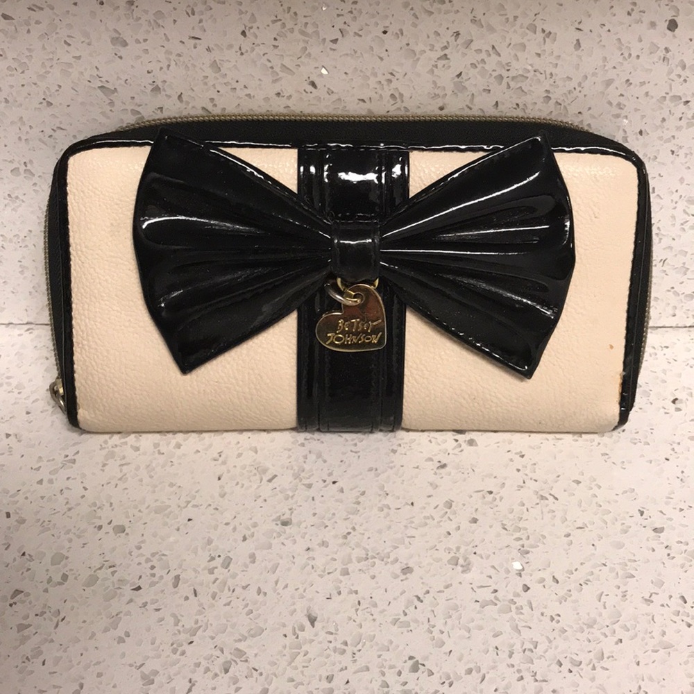 Betsy Johnson wallet